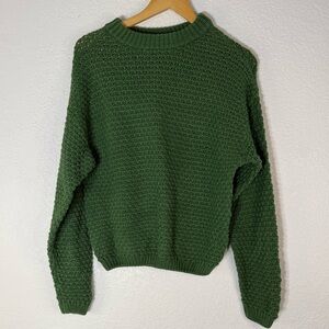 Universal Thread Green Crew Neck Sweater Casual Fall Winter Office Cozy Goblin